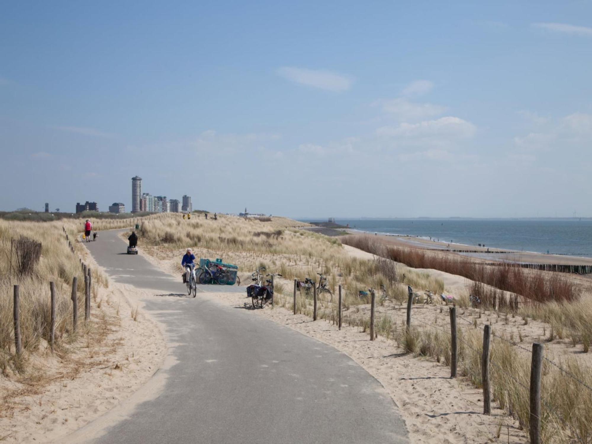 Attractive Apartment Near Vlissingen Beach Bagian luar foto